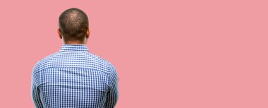 Sakal arka, arka görüş ile Afrika kökenli Amerikalı adam