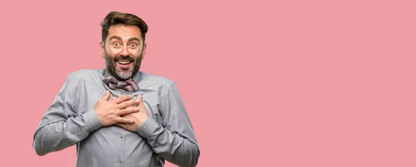 Hombre Mediana Edad Con Barba Pajarita Que Tiene Una Sonrisa —  Fotos de Stock
