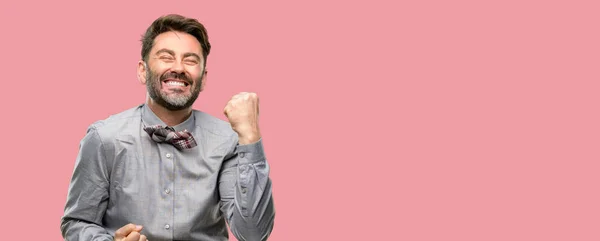 Hombre Mediana Edad Con Barba Pajarita Feliz Emocionado Celebrando Victoria — Foto de Stock