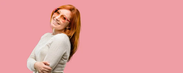 Belle Jeune Rousse Femme Confiante Heureuse Avec Grand Sourire Naturel — Photo