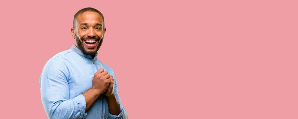 African American Człowieka Brodą Pewnie Szczęśliwie Wielkim Uśmiechem Naturalne Miłości — Zdjęcie stockowe