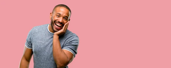 Hombre Afroamericano Con Barba Feliz Sorprendido Vitoreando Expresando Gesto Sorpresa — Foto de Stock