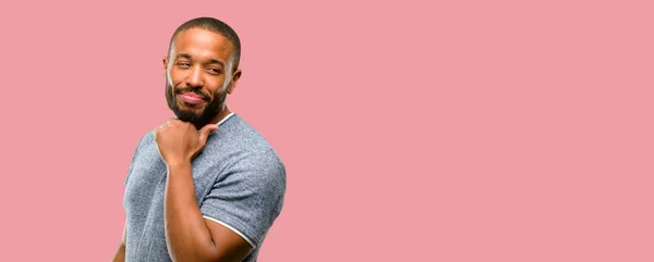 Hombre Afroamericano Con Barba Pensando Pensativo Con Cara Inteligente Expresando — Foto de Stock