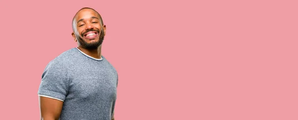 African American Człowieka Brodą Pewnie Szczęśliwie Duży Naturalny Uśmiech Wyrażenie — Zdjęcie stockowe