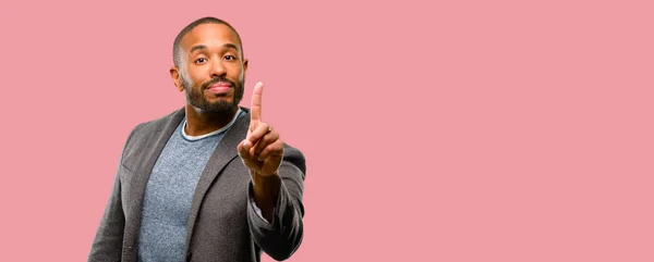 Афроамериканець Людиною Бородою Піднімаючи Палець Номер Один — стокове фото