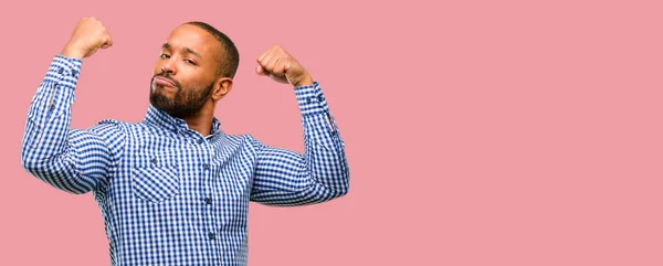 Афроамериканець Людиною Бородою Показ Біцепс Виражають Силу Концепція Тренажерний Зал — стокове фото