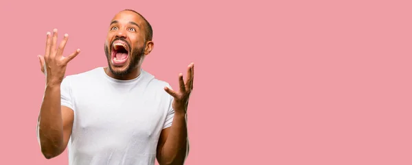 Hombre Afroamericano Con Barba Feliz Sorprendido Vitoreando Expresando Gesto Sorpresa —  Fotos de Stock