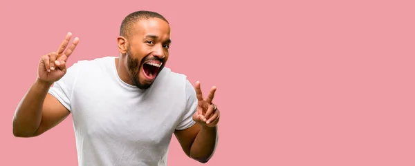 African American Man Met Baard Blij Opgewonden Uiten Winnende Gebaar — Stockfoto