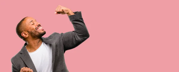 Homme Afro Américain Avec Barbe Heureux Excité Célébrant Victoire Exprimant — Photo