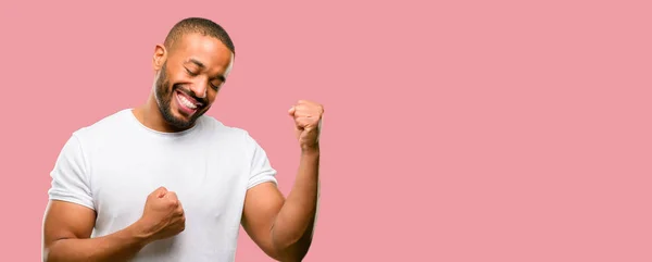 Hombre Afroamericano Con Barba Feliz Emocionado Celebrando Victoria Expresando Gran — Foto de Stock