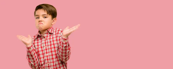 Niño Guapo Con Ojos Verdes Duda Expresión Confundir Maravilla Concepto — Foto de Stock