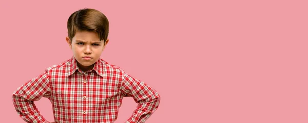 Criança Bonita Com Olhos Verdes Irritado Irritado Expressando Emoção Negativa — Fotografia de Stock