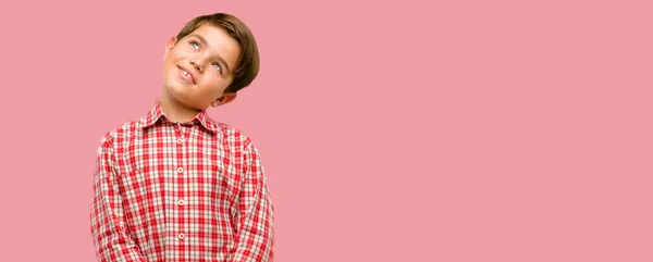 Niño Guapo Con Ojos Verdes Confiado Feliz Con Una Gran — Foto de Stock