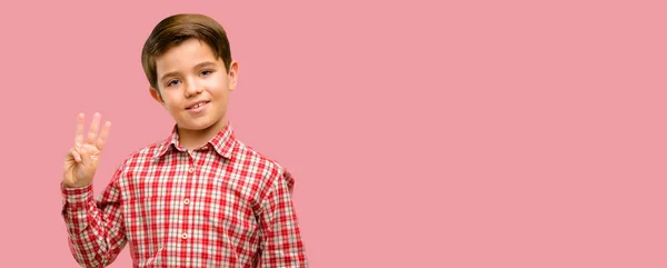 Niño Guapo Con Los Ojos Verdes Levantando Dedo Número Tres — Foto de Stock