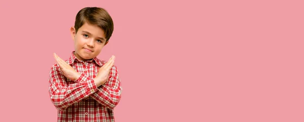 Beau Tout Petit Enfant Aux Yeux Verts Agacé Par Une — Photo