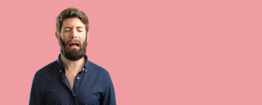 Büyük sakal ağlama ile genç hipster adam üzgün duygu ifade üzüntü dolu depresif