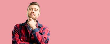 Düşünme ve şüphe ve merak ifade arıyorum genç yakışıklı adam