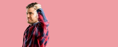 Onun iyi güç ve spor salonu konsept, sağlıklı yaşam ifade pazı gösterilen genç yakışıklı adam