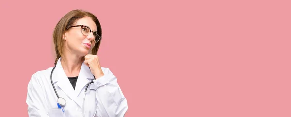 Doctor Woman Medical Professional Thinking Looking Expressing Doubt Wonder — Stock Photo, Image