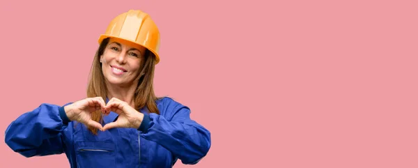 Ingeniero Trabajador Construcción Mujer Feliz Mostrando Amor Con Las Manos — Foto de Stock