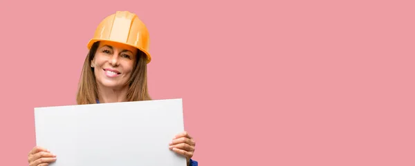 Ingénieur Travailleur Construction Femme Tenant Bannière Publicitaire Vierge Bonne Affiche — Photo