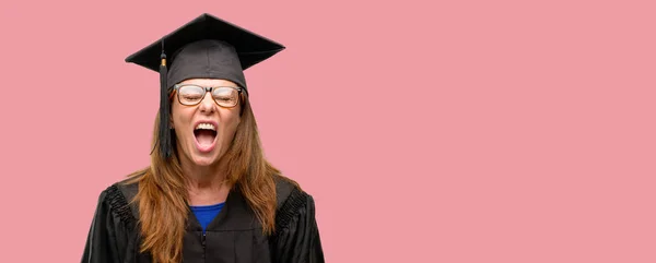 Senior Afgestudeerde Student Vrouw Stressvolle Doodsbang Paniek Schreeuwen Geërgerde Gefrustreerd — Stockfoto