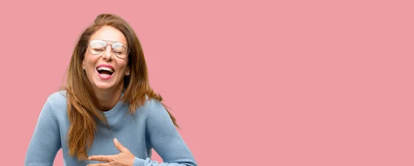 Donna Mezza Età Indossando Maglione Lana Occhiali Cool Fiducioso Felice — Foto Stock