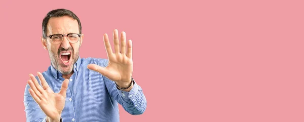 Bonito Homem Meia Idade Enojado Irritado Mantendo Mãos Gesto Stop — Fotografia de Stock