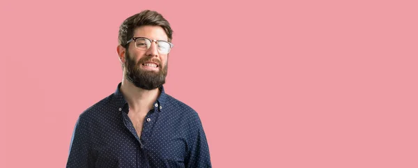 Homem Jovem Hipster Com Barba Grande Confiante Feliz Com Grande — Fotografia de Stock