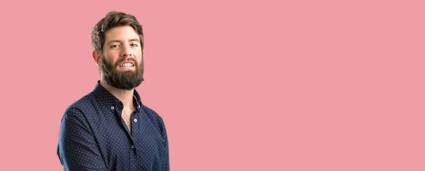 Jonge Hipster Man Met Grote Baard Zelfverzekerd Blij Met Een — Stockfoto