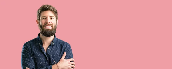 Jonge Hipster Man Met Grote Baard Zelfverzekerd Blij Met Een — Stockfoto