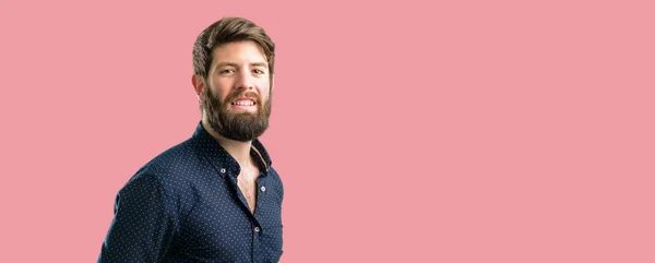 Joven Hombre Hipster Con Barba Grande Seguro Feliz Con Una — Foto de Stock