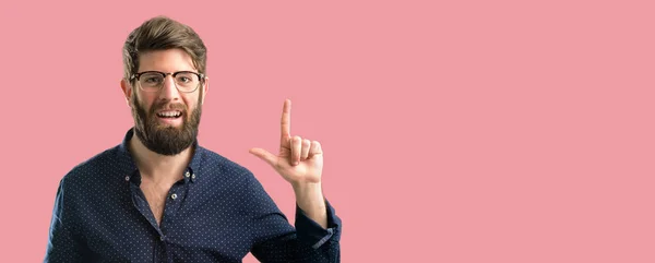 Junger Hipster Mit Dickem Bart Der Mit Dem Finger Seitlich — Stockfoto