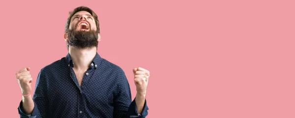 Joven Hombre Hipster Con Barba Grande Feliz Emocionado Expresando Gesto —  Fotos de Stock