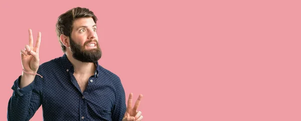 Homem Jovem Hipster Com Barba Grande Feliz Animado Expressando Gesto — Fotografia de Stock