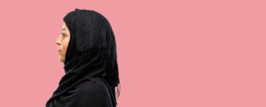 Hijab yan görünüm portre giyen genç Arap kadın