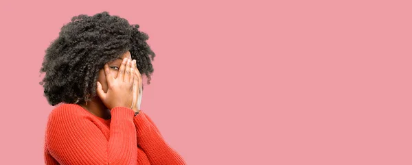 Beautiful African Woman Smiling Having Shy Look Peeking Her Fingers — Stock Photo, Image