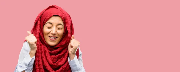 Young Arab Woman Wearing Hijab Happy Surprised Cheering Expressing Wow — Stock Photo, Image