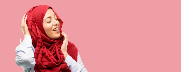 자신감과 Hijab를 — 스톡 사진