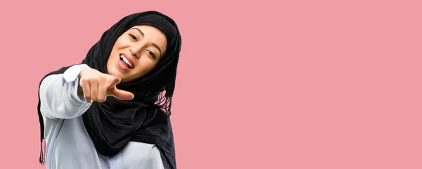 Young Arab Woman Wearing Hijab Pointing Front Finger — Stock Photo, Image