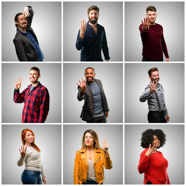 Gruppo Persone Miste Donne Uomini Alzando Dito Numero Quattro — Foto Stock