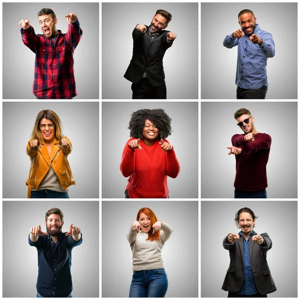 Grupo Personas Mixtas Mujeres Hombres Señalando Frente Con Dedo — Foto de Stock