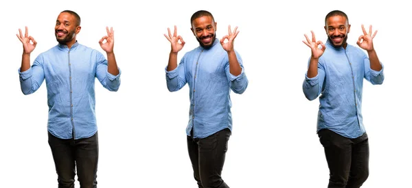 Afrikanisch Amerikanischer Mann Mit Bart Macht Zeichen Geste Mit Beiden — Stockfoto