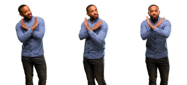Afrikanisch Amerikanischer Mann Mit Bart Ärgert Sich Über Schlechte Haltung — Stockfoto
