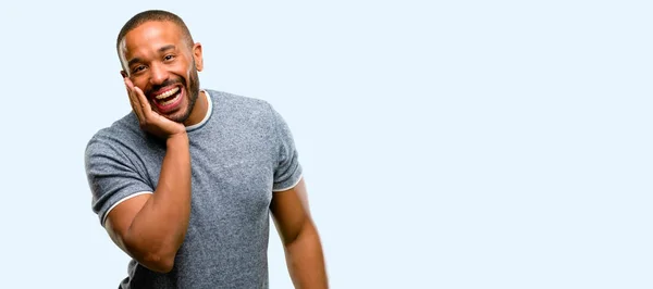 Hombre Afroamericano Con Barba Feliz Sorprendido Animando Expresando Gesto Sorpresa —  Fotos de Stock