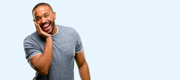 Africano Americano Homem Com Barba Feliz Surpreso Aplaudindo Expressando Wow — Fotografia de Stock