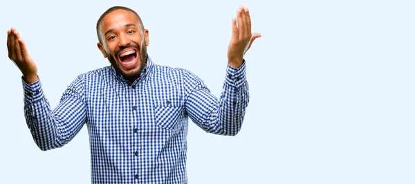 Africano Americano Homem Com Barba Confiante Feliz Com Grande Sorriso — Fotografia de Stock