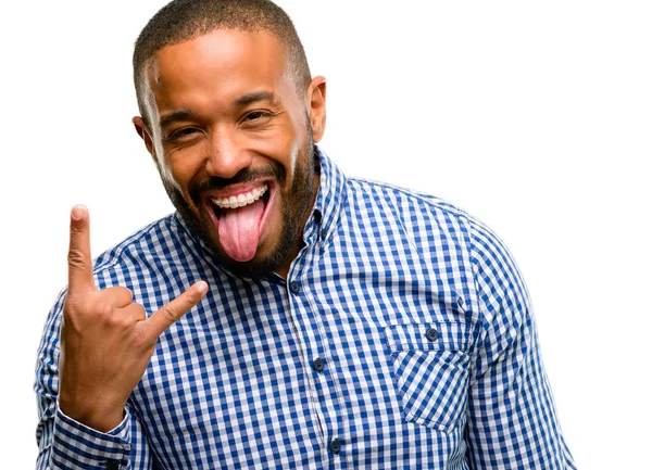 Africano Americano Com Barba Fazendo Símbolo Rocha Com Mãos Gritando — Fotografia de Stock