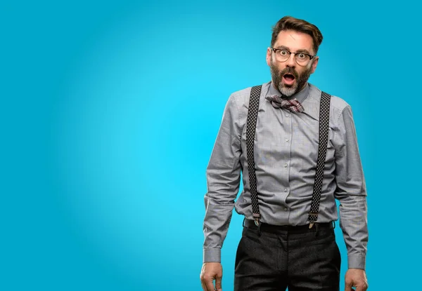 Hombre Mediana Edad Con Barba Pajarita Asustado Sorprendido Animando Expresando —  Fotos de Stock
