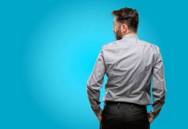 Orta yaş adam, sakal ve papyon arka, arka görünüm